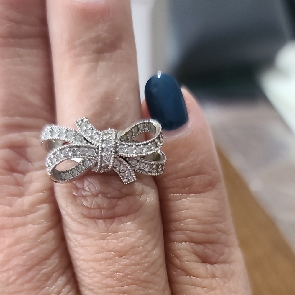 Elegant Silver Bow Ring - Picture 2 of 5